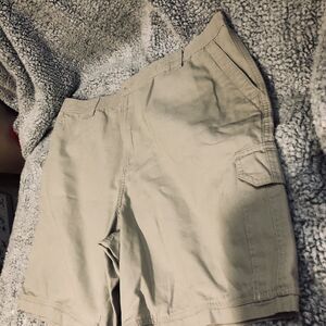 Saddlebred  Cargo Shorts Men's Solid Khaki Size 42 EUC 6 Pockets Zipper Button